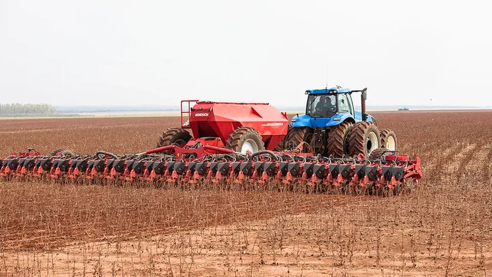 CNA projeta crescimento de 5% no PIB do agronegócio brasileiro em 2025