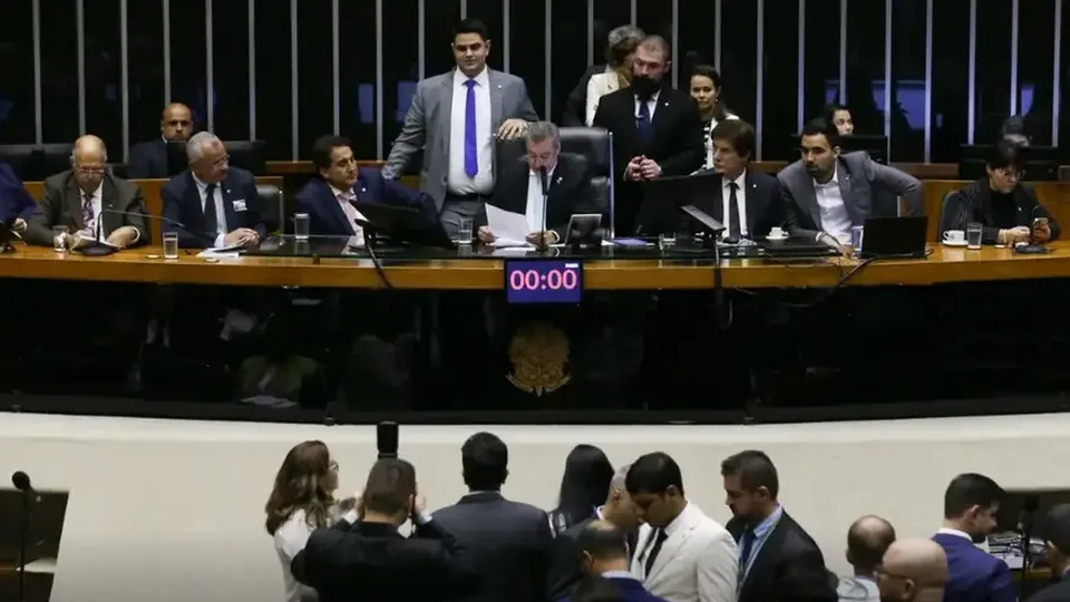 Projeto de lei estabelece novas regras para prisões em flagrante; texto segue para o Senado