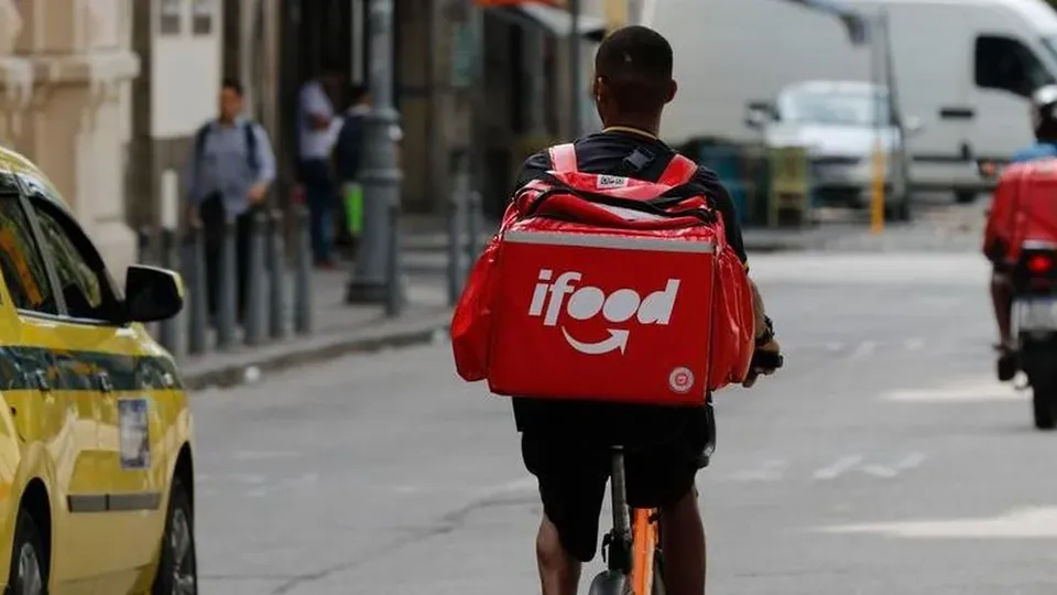 O julgamento da compra de parte da Shopper pelo IFood foi adiado a pedido do relator, sem previsão para nova sessão.