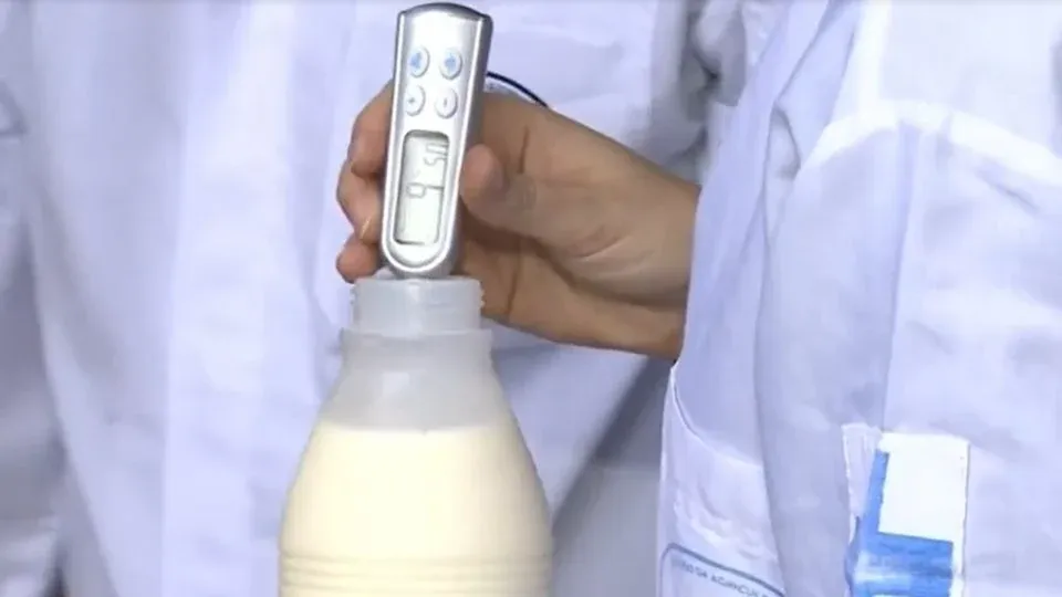 Cinco pessoas foram presas em operação que investiga adulteração de produtos lácteos em fábrica da Dielat, no RS.