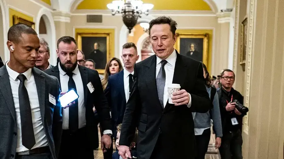 O empresário Elon Musk alcançou um patrimônio líquido de US$ 439,2 bilhões, impulsionado pela SpaceX e Tesla.