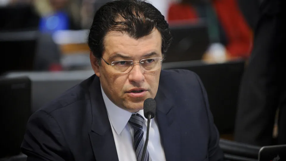 O relator da reforma tributária no Senado, Eduardo Braga (MDB-AM), promove mudanças significativas nas diretrizes do Fundo de Compensação de Benefícios Fiscais do ICMS.