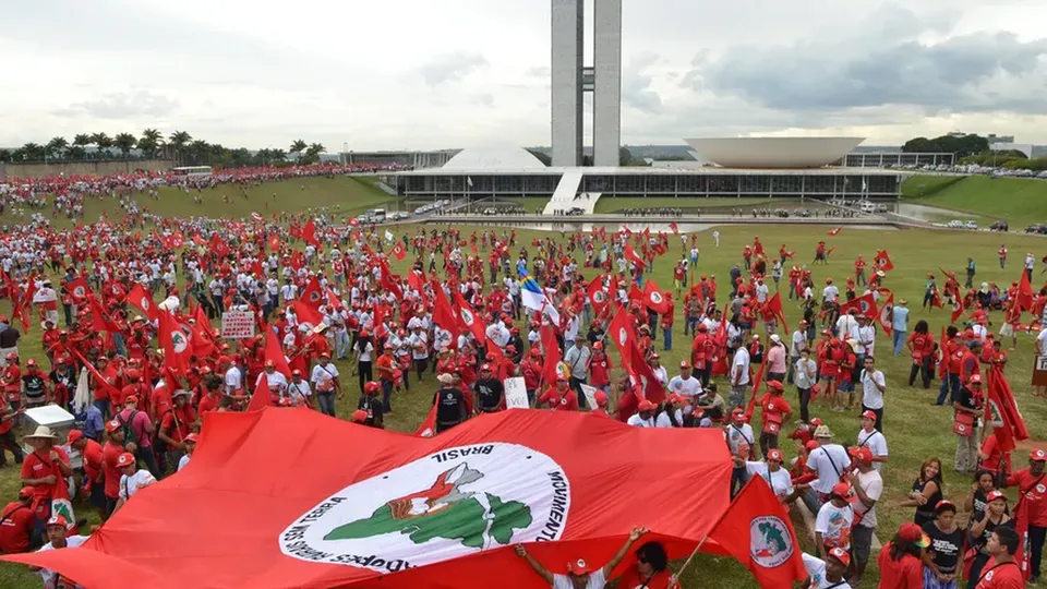 Câmara aprova projeto que autoriza uso de força para expulsar invasores de terras