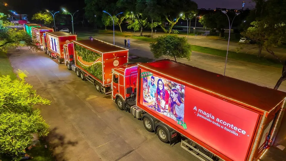 Papai Noel apedrejado em Salvador: caravana da Coca-Cola encerra antes do previsto