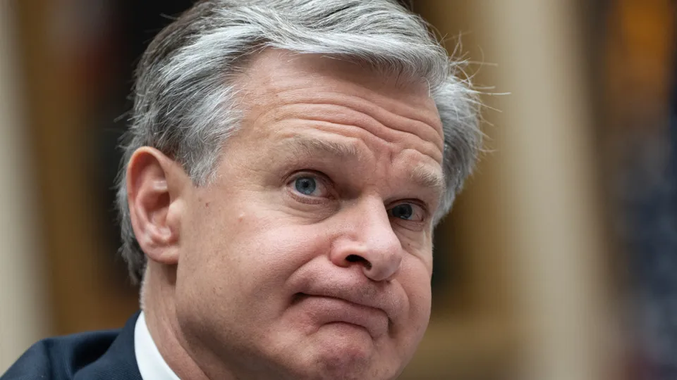 O diretor do FBI, Christopher Wray, decidiu renunciar em janeiro, antes da posse do presidente eleito Donald Trump.