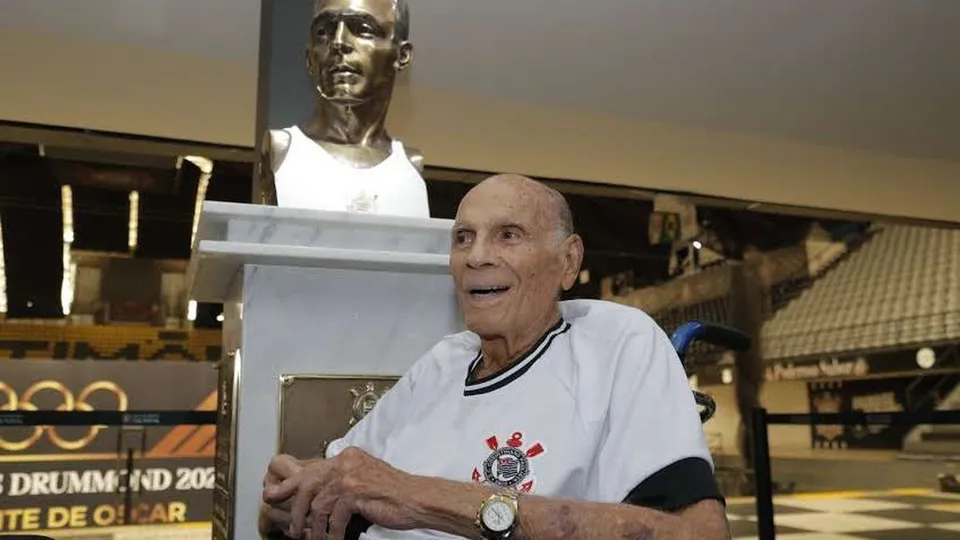 Amaury Pasos, ícone do basquete brasileiro, falece aos 89 anos em São Paulo