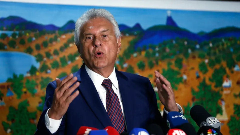 Pesquisa do Instituto Quaest revela que 88% dos goianos aprovam a gestão de Caiado, apesar de sua inelegibilidade.