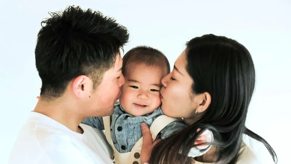 Medida visa equilibrar vida profissional e pessoal e começa em abril de 2025, em resposta à crise de natalidade no Japão