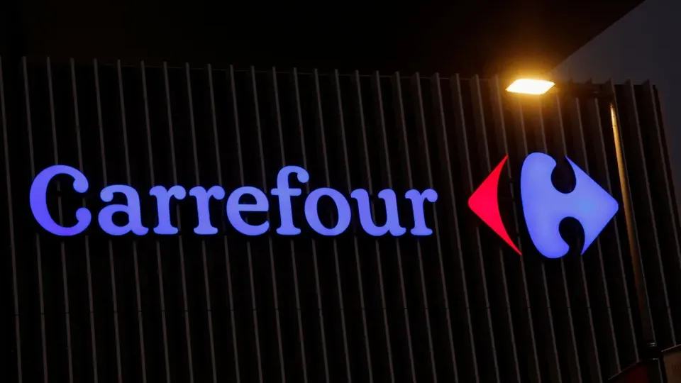 Carrefour anuncia demissão de 2.200 funcionários em período crítico de vendas