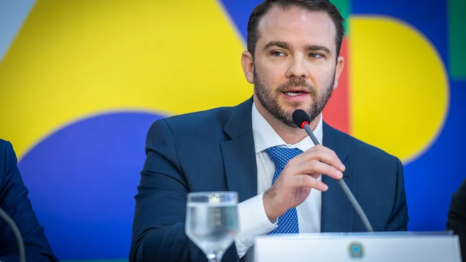 Alteração no projeto de lei busca garantir que recursos sejam utilizados exclusivamente para reduzir a dívida pública.