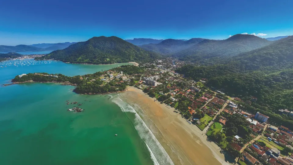 Pesquisas apontam a presença de cocaína e outros poluentes em áreas costeiras de Ubatuba, SP. Entenda as implicações.