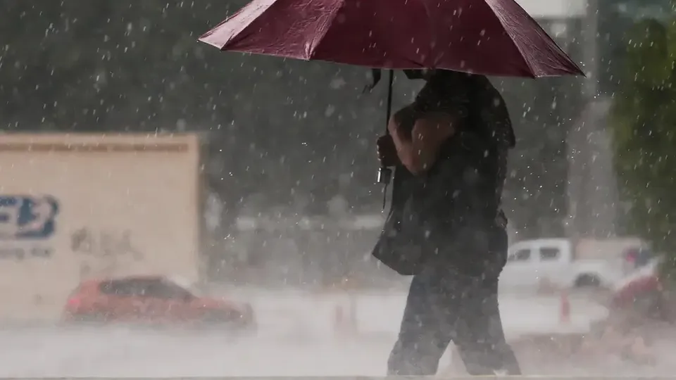 Instituto Nacional de Meteorologia alerta para chuvas de até 50 mm/dia e ventos de até 60 km/h em 17 estados, incluindo o DF.