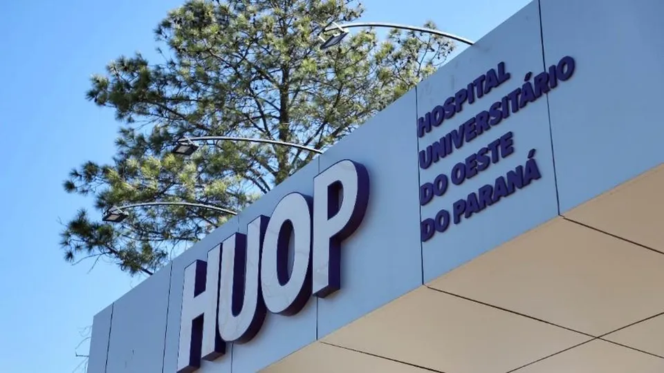 Um jovem de 21 anos foi detido após ser flagrado supostamente abusando de um paciente no Hospital Universitário do Oeste do Paraná.