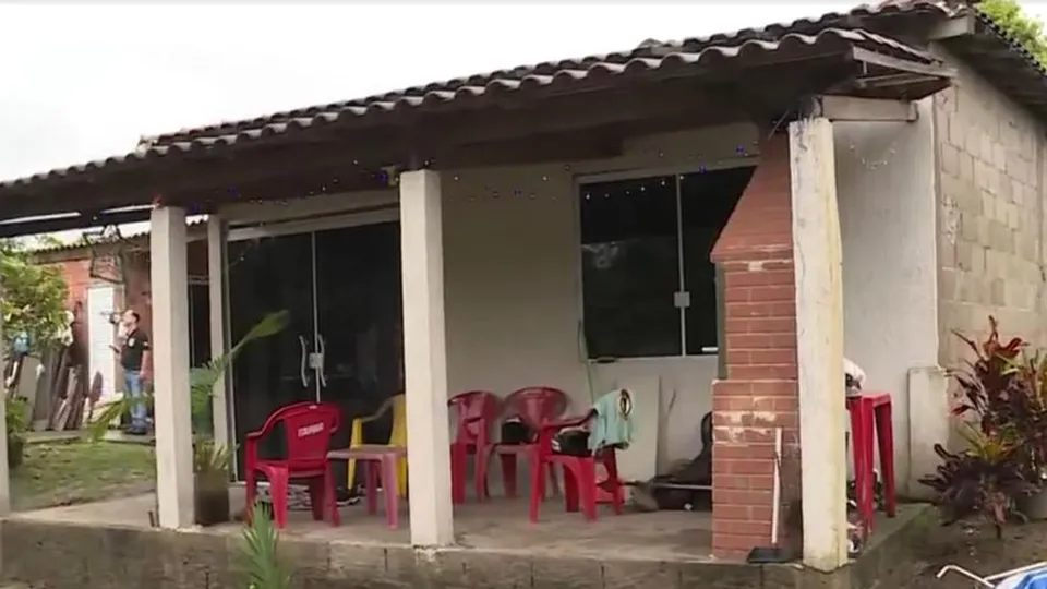 Corpos das vítimas foram encontrados na residência onde moravam com a mãe e o homem
