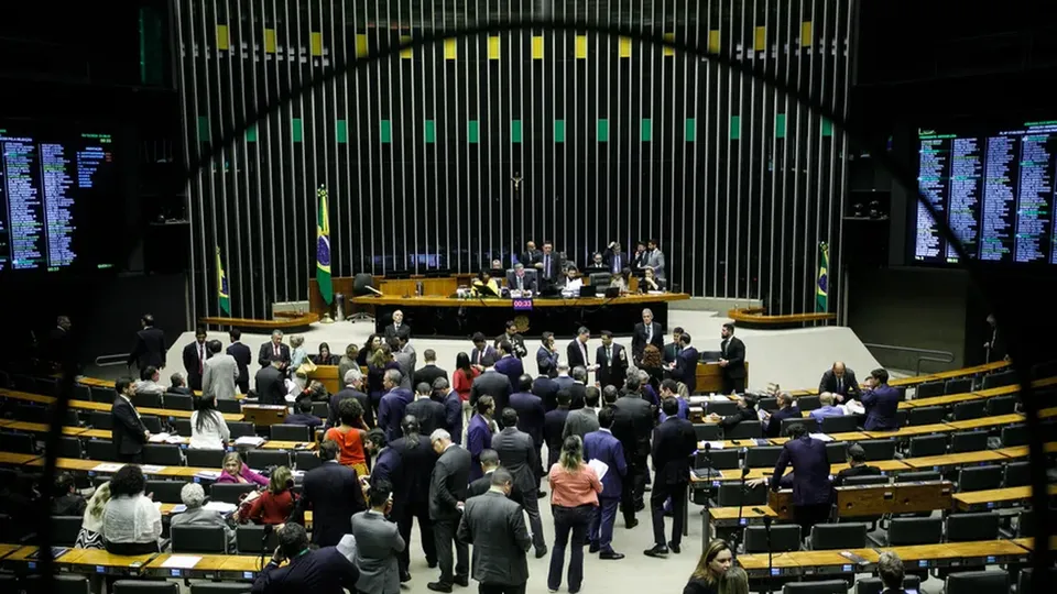 Câmara aprova projeto de castração química com apoio de diversos partidos; veja os votos