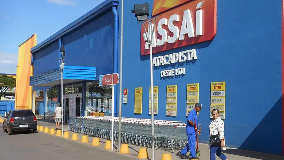 Rede de atacarejo prevê inauguração de mais duas lojas até o final do ano em SP, encerrando plano de expansão de 2024.