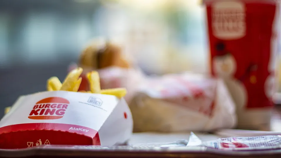 Instituto de Defesa do Consumidor alega uso indevido de dados pessoais na campanha 'Pix de um centavo' do fast-food.