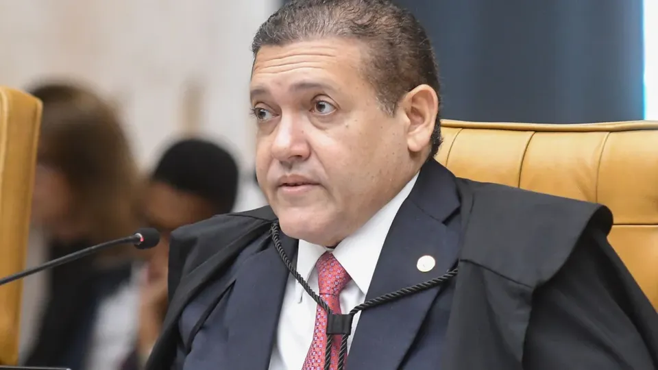 Nunes Marques, indicado por Bolsonaro, rejeita pedido para afastar Moraes da relatoria de inquérito que o investiga.