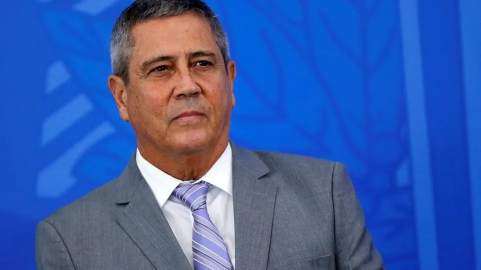 Ex-ministro da Defesa é acusado de financiar ações golpistas com dinheiro em sacolas de vinho
