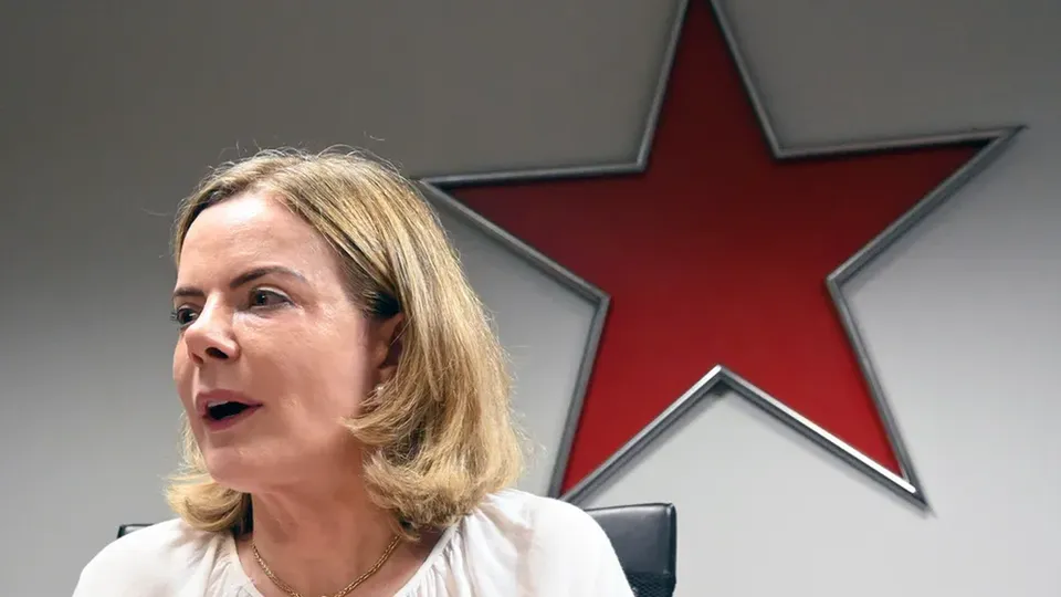 A presidente do PT, Gleisi Hoffmann, defende punições a aliados de Jair Bolsonaro após a prisão do general Braga Netto.
