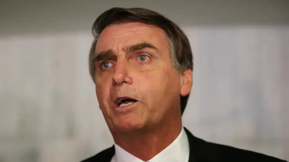 Ex-presidente se manifesta nas redes sociais após detenção do general pela PF neste sábado
