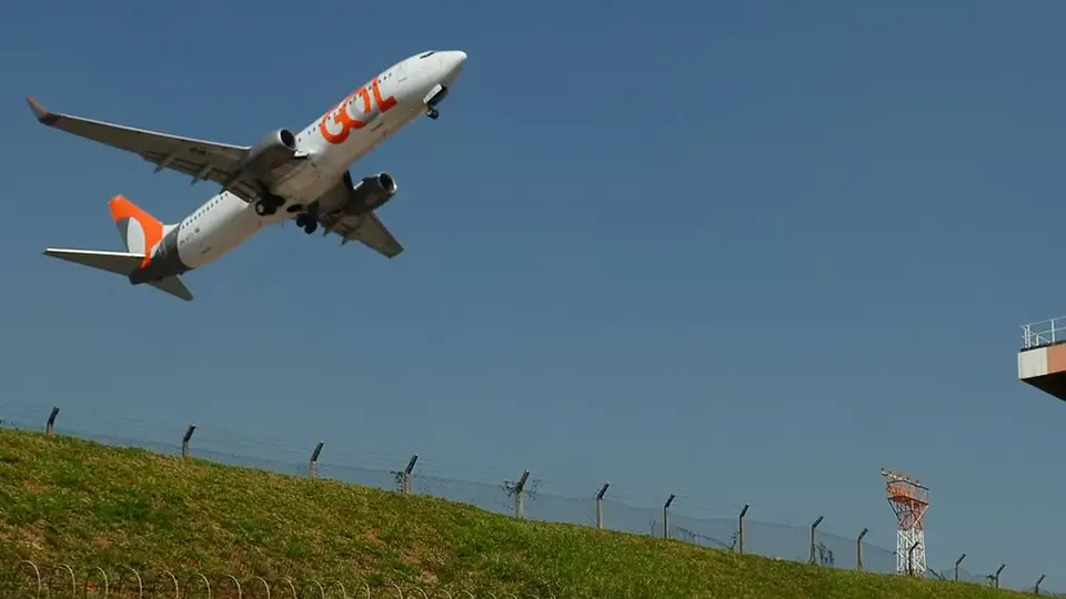 A aeronave, que partiu de Guarulhos, enfrentou problemas nos flaps durante o voo.