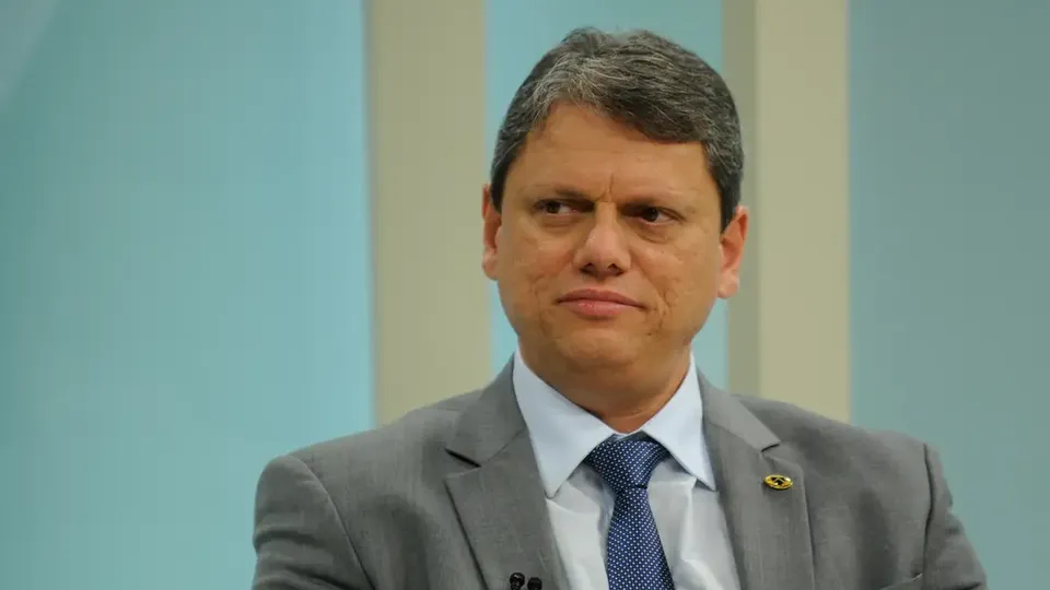 Tarcísio de Freitas confirma reeleição em 2026 e defende Bolsonaro como líder da direita