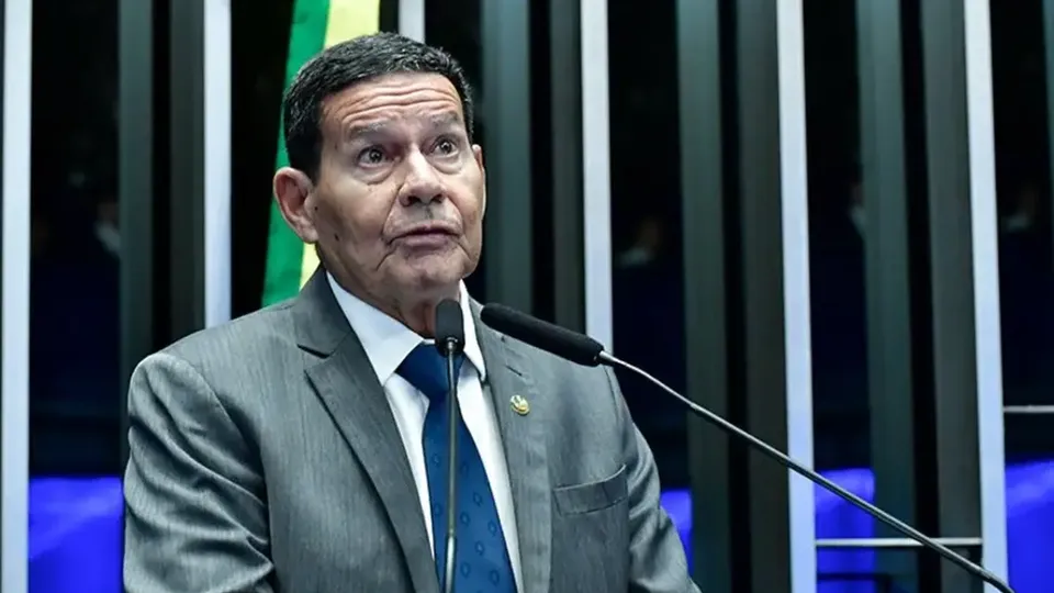 Mourão admite tentativa de golpe, mas a classifica como 'conspiração tabajara'