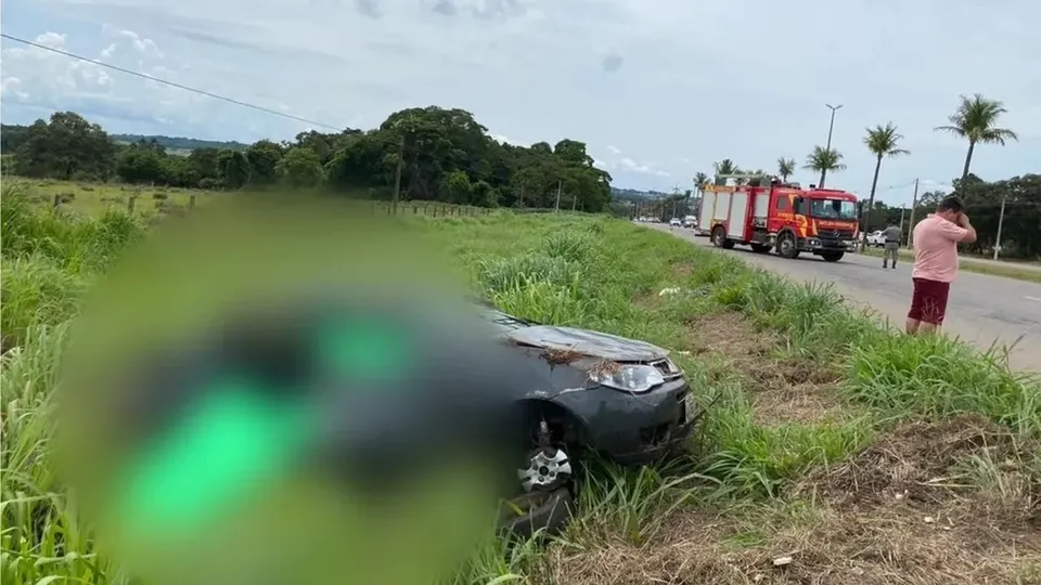 Vítima de 61 anos ficou presa às ferragens do veículo após a batida na BR-116, na Serra Catarinense.