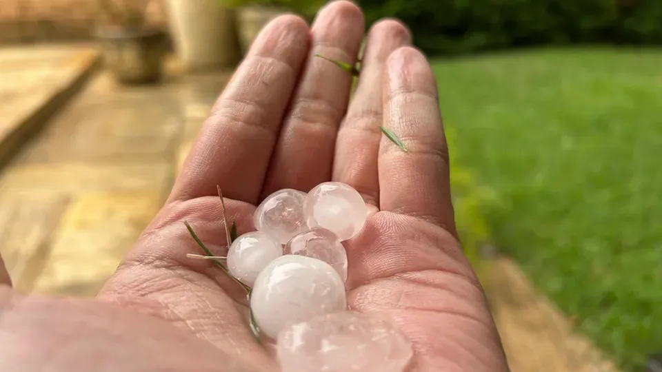 Cidade entra em estágio 2 devido a registros de chuva forte e granizo em várias regiões