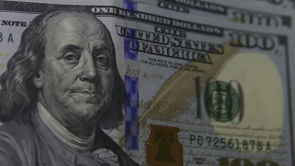 Dólar comercial fecha em alta de 0,99%, superando R$ 6,09, mesmo após leilões de US$ 4,6 bilhões pelo Banco Central