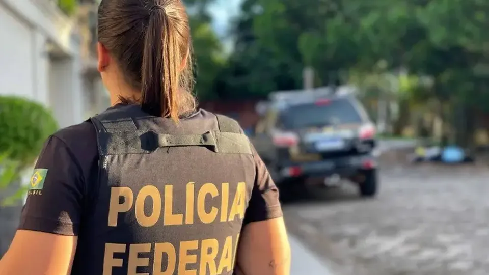 A Polícia Federal amplia investigações sobre desvio de emendas parlamentares, com foco em fraudes em diversos estados brasileiros.