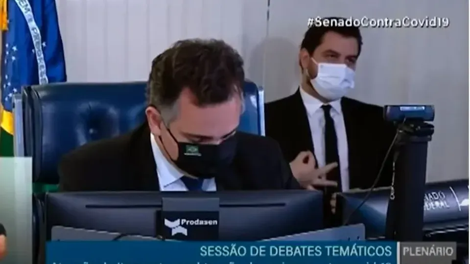 Ex-assessor de Jair Bolsonaro, Filipe Martins, foi punido por gesto considerado racista em sessão remota do Senado em março de 2021.