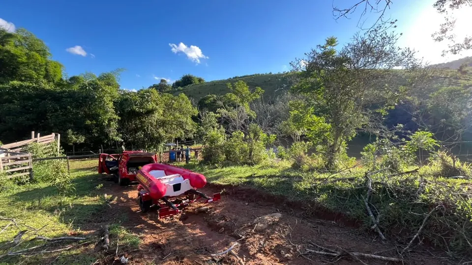 Tragédia em Itapoá: homem morre heroicamente ao tentar resgatar jovem em águas perigosas.