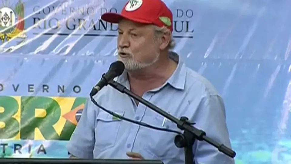 João Pedro Stédile, líder do MST, foi homenageado em meio a polêmicas e protestos de deputados contrários à condecoração.