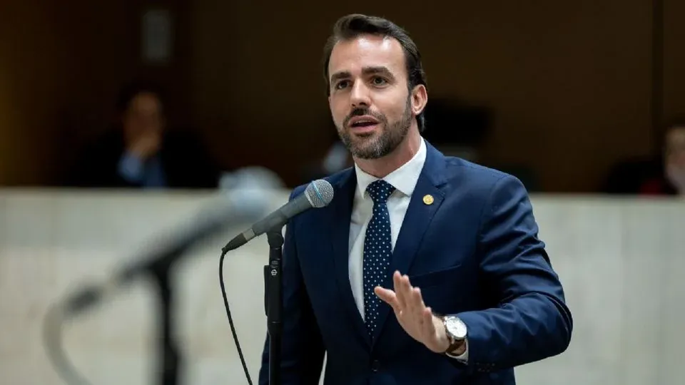 Lucas Bove solicita autorização para custeio de 'missão diplomática' sem convite oficial