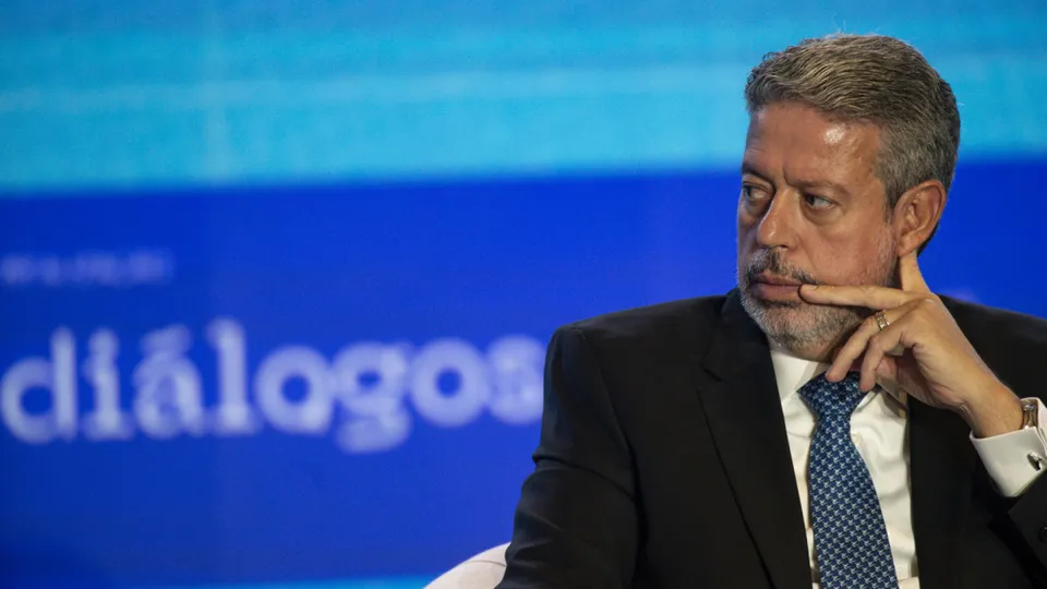 Presidente da Câmara dos Deputados destaca que projetos serão votados nesta terça e quarta-feira, mas sem garantias de aprovação.