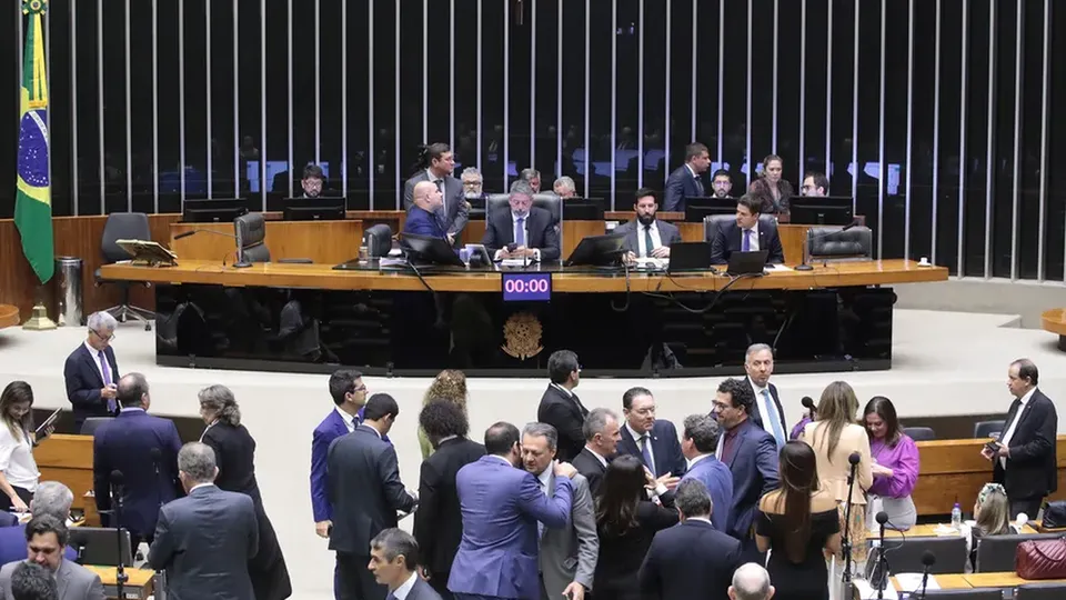 Câmara dos Deputados aprova projeto de tributações mínimas de 15% para multinacionais