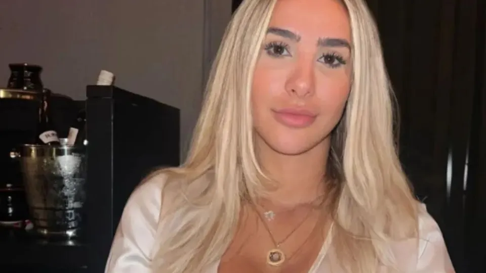 A influenciadora Emma Spinner foi detida em Betim após mandado de prisão relacionado a extorsões e ofensas nas redes sociais.