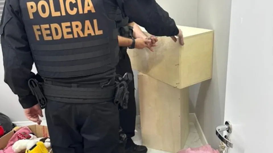 Ação visa desarticular organização criminosa que enviava drogas para o exterior, com mandados em São Paulo e Ceará.