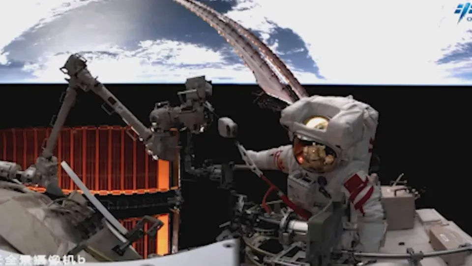 Cai Xuzhe e Song Lingdong, da missão Shenzhou-19, superaram marca anterior dos EUA em atividade extraveicular