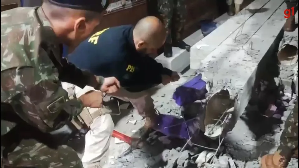 Droga foi descoberta em caminhão que saiu de Foz do Iguaçu com destino a São Paulo. Motorista e passageira foram detidos.