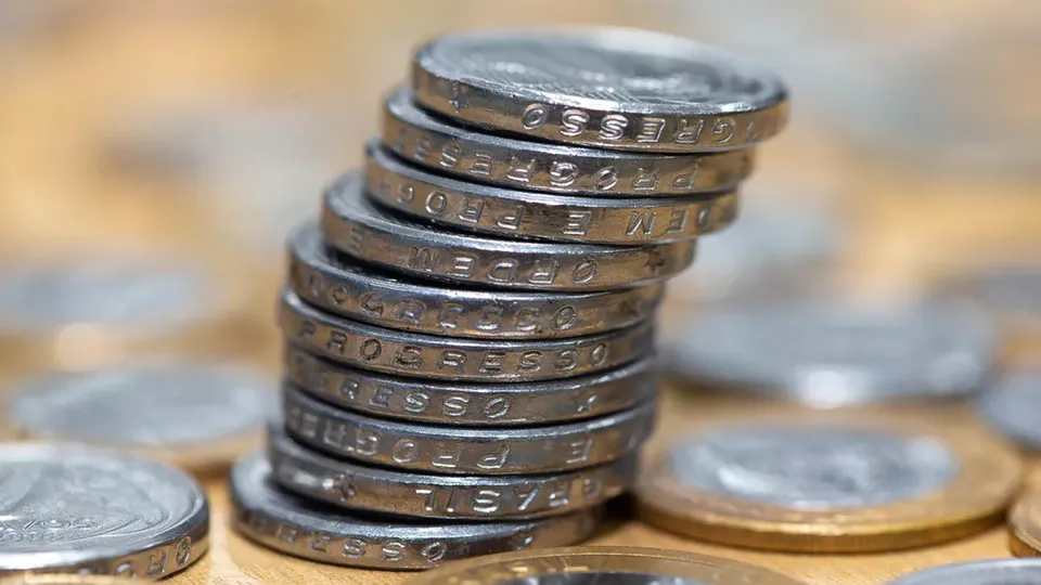 Em dezembro, até o dia 13, o Banco Central teve uma perda de R$ 3,069 bilhões com swaps cambiais, refletindo um cenário desafiador.