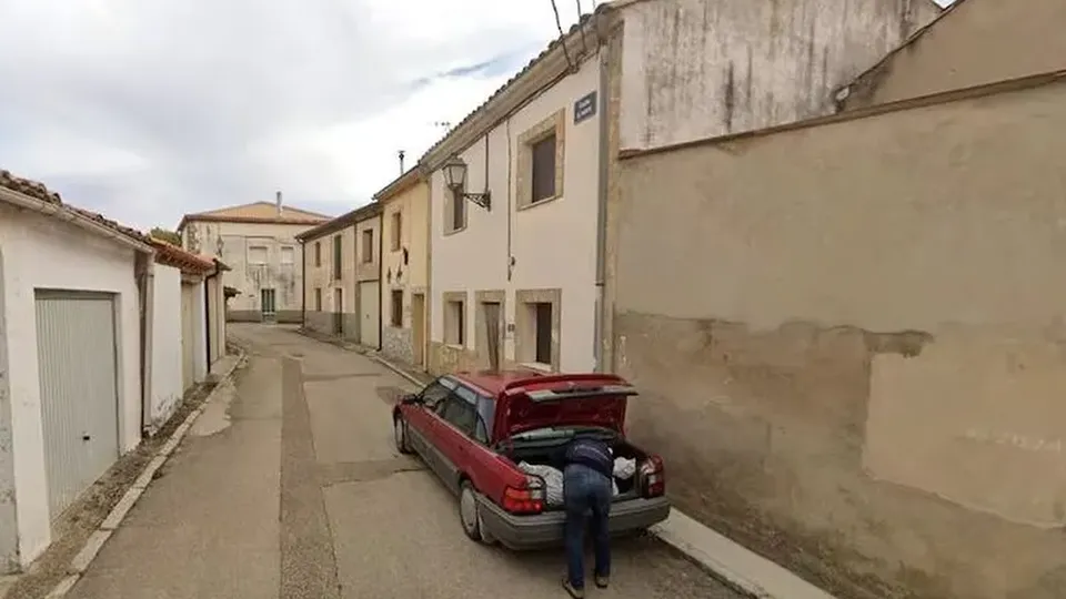Polícia espanhola prende casal após investigação que utilizou imagem do Google Street View como evidência crucial.