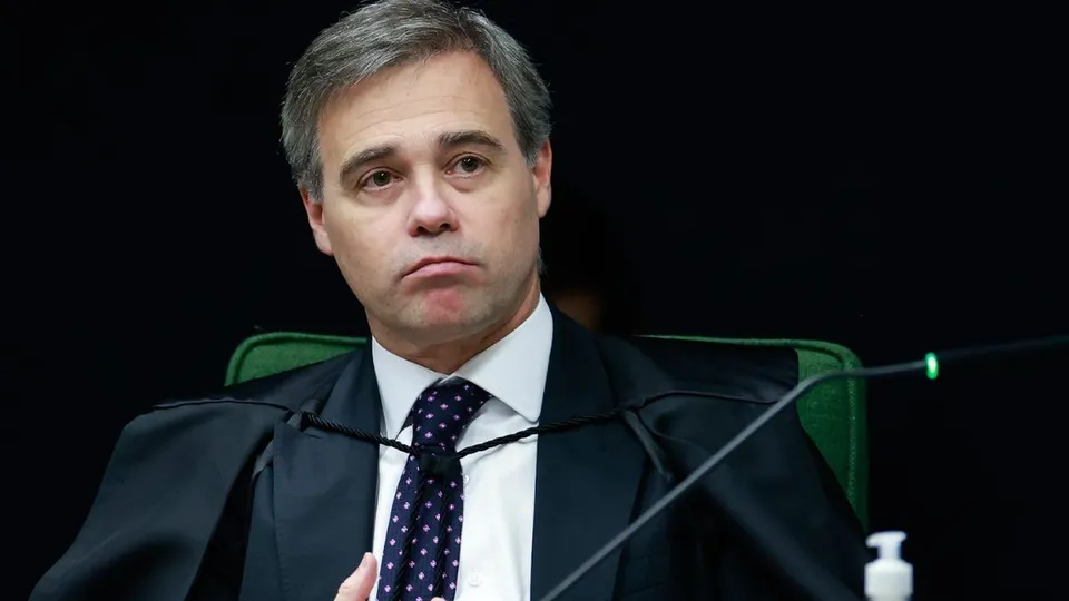 Ministro André Mendonça pede vista e suspende julgamento sobre redes sociais no STF