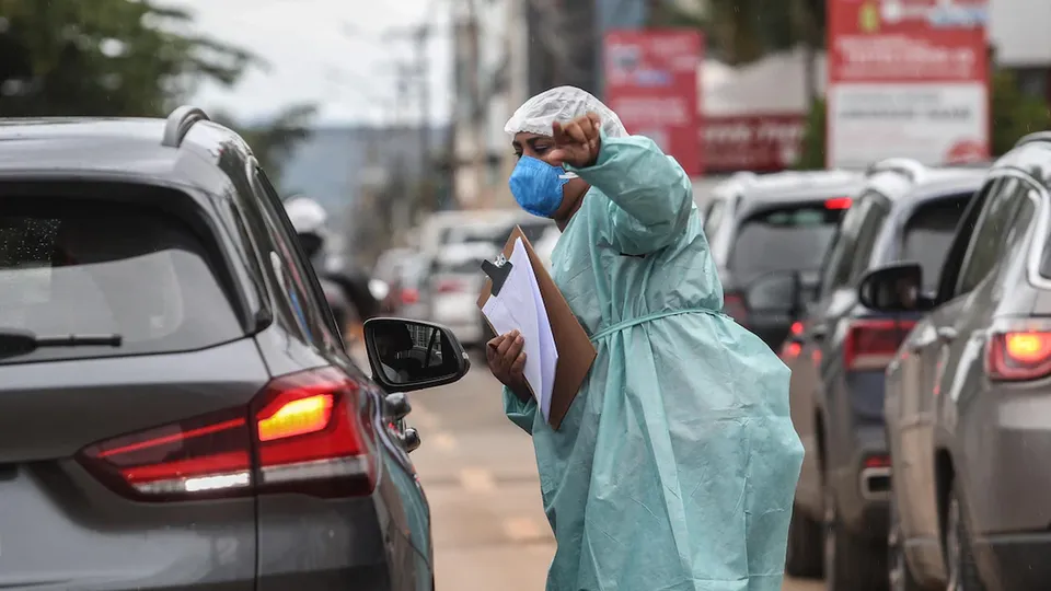 Cerca de 15% dos entrevistados perderam um familiar para a doença e 34,9% enfrentaram desemprego durante a pandemia.