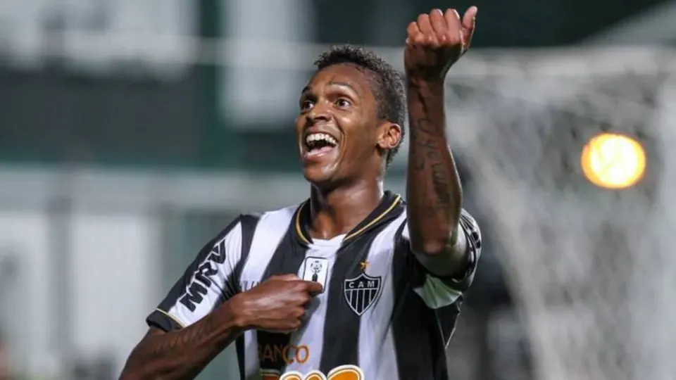 O jogador do Itabirito foi preso após treinamento e liberado após regularizar a situação financeira