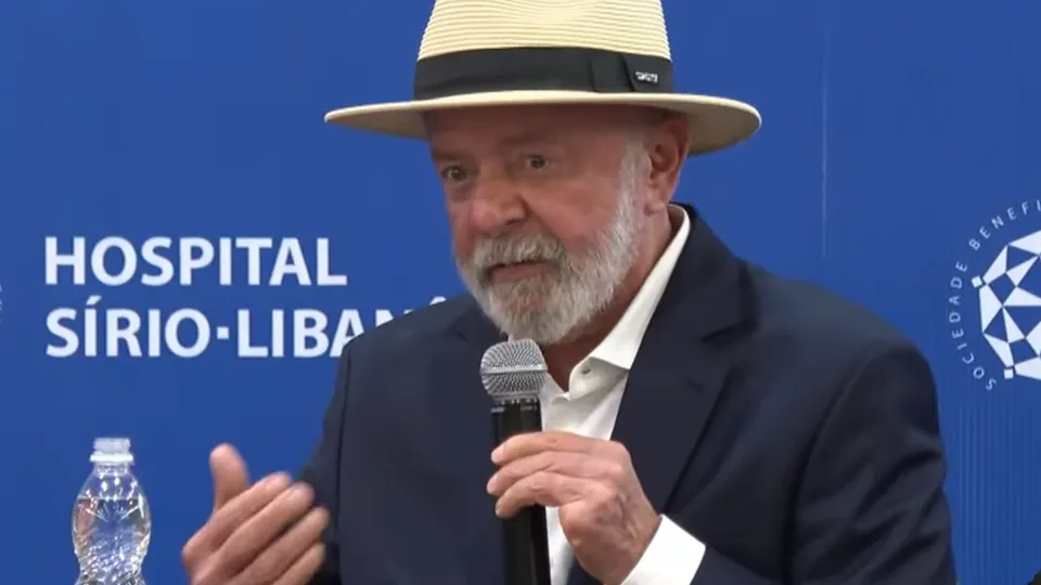 O presidente Luiz Inácio Lula da Silva passou por exames nesta quinta-feira e está apto a voltar à capital federal.