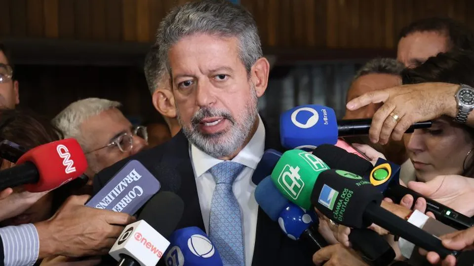Arthur Lira destaca a importância de aprovar o orçamento ainda este ano para o governo