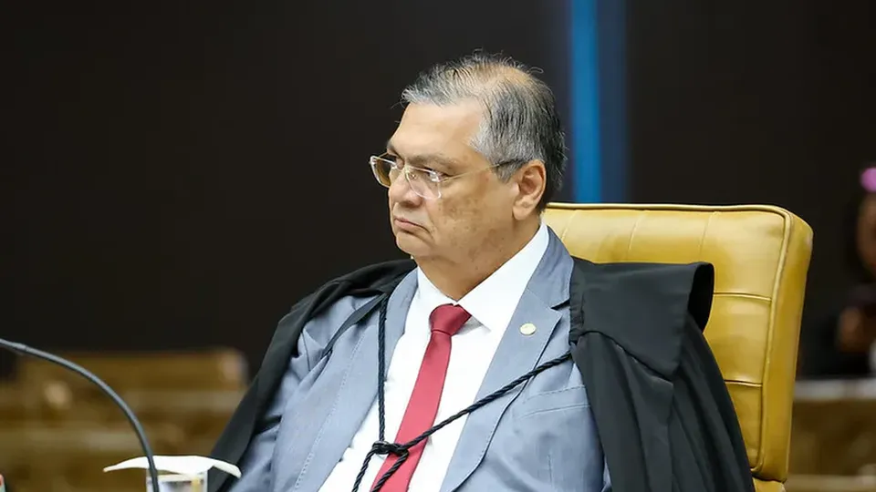 Flávio Dino decide arquivar inquérito contra Renan Calheiros por falta de provas